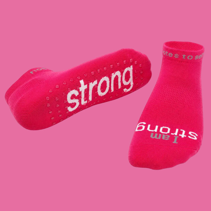 grip-notes™ low-cut gripper socks – I am strong™ pink socks